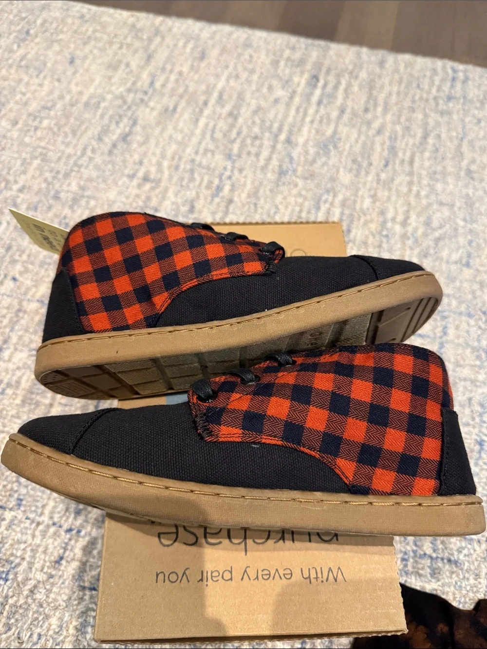 Toms Paseo Mid size 3 youth new in box